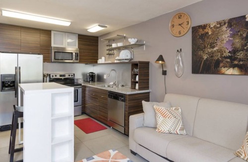 East San Mateo Condo | Exquisite 2BR Condo in San Mateo w Pool