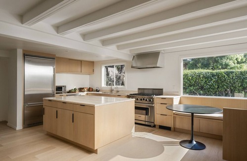 Carpinteria House | Exquisite Rincon Point Community Escape
