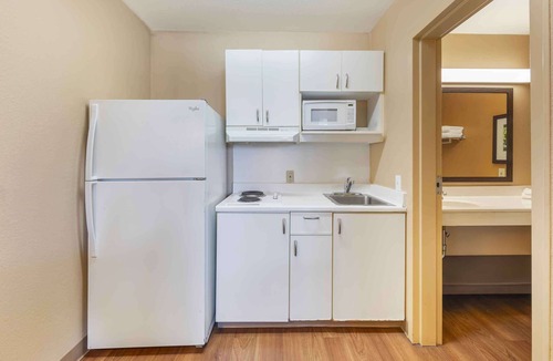 Riviera - Westchester Hotel | Extended Stay America Suites Bakersfield California Avenue
