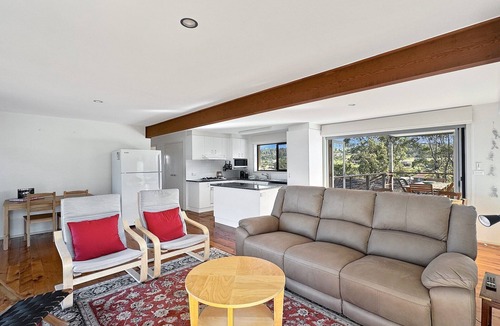 Surf Beach Apartment | Fab 3-Bed Stay with Great Outdoors & Water Views