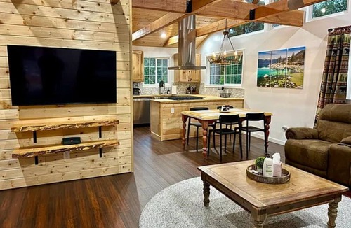 Kyburz Cabin | Fabulous 2-bedroom cabin in Kyburz perfect for a getaway
