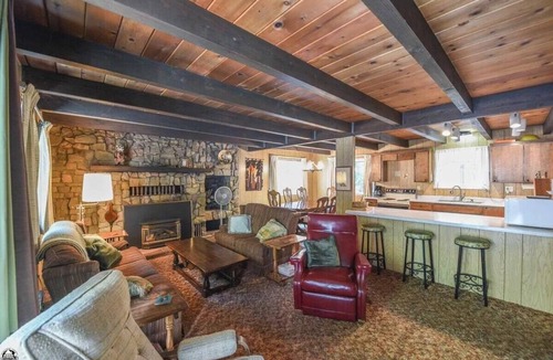 Phoenix Lake-Cedar Ridge Cabin | Fabulous 4-bedroom, 9 bed cabin with AC and games basement in charming Sonora