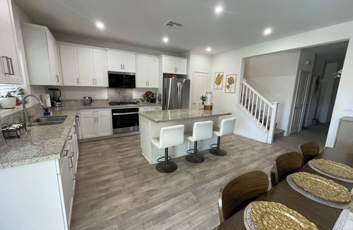 Indio House | Fabulous 6-bedroom townhome with AC in sunny Indio