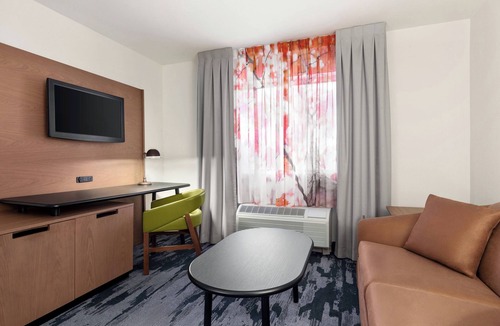 Visalia Hotel | Fairfield Inn by Marriott Visalia Sequoia