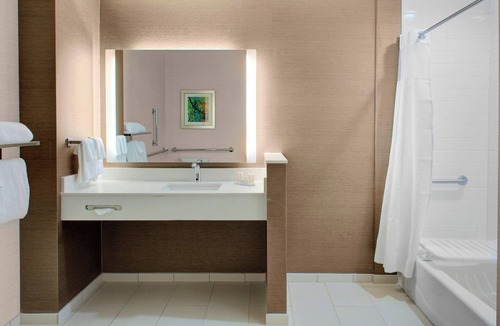 Greenacres Hotel | Fairfield Inn & Suites by Marriott Bakersfield North/Airport