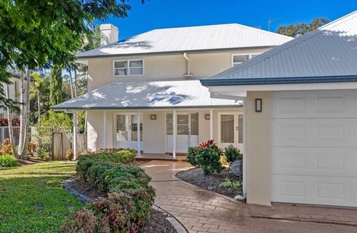 Parkwood House | Fairway By Khove Summ