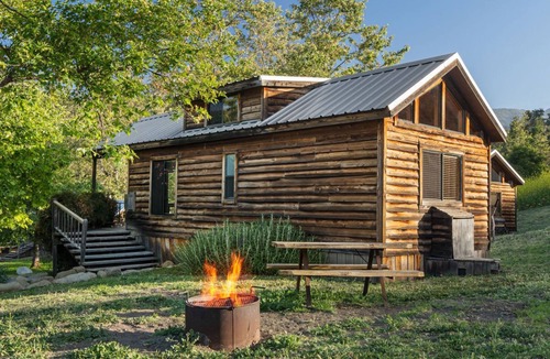 Goleta Cabin | Family Cabin | Bunk Beds + Kitchenette