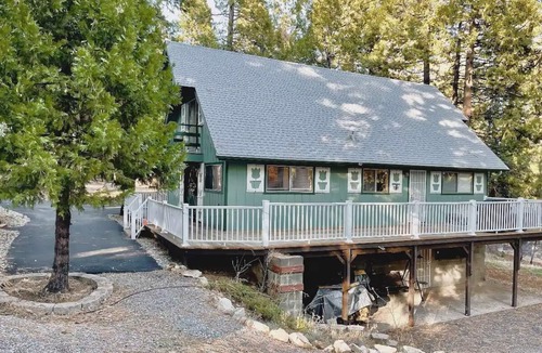 Glencoe Ski Chalet | Family Cabin In Quiet Neighborhood Near Hiking