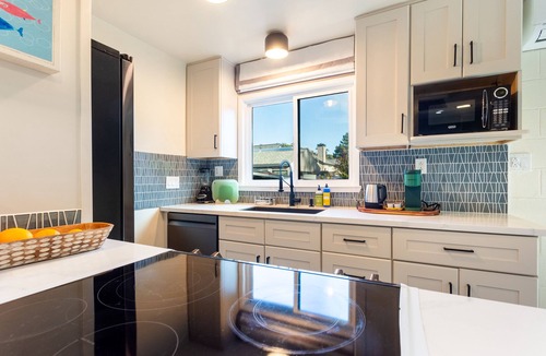 Mill Valley House | Family-friendly Modern Cozy Downtown Mill Valley Unit in San Francisco Bay Area