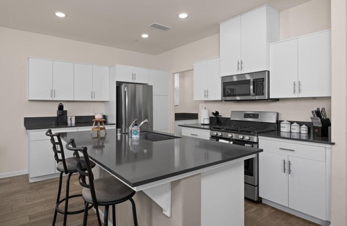 Clovis House | Family Friendly, Modern 3 Bedroom, Ideal for Long Term Stay in a Gated Community