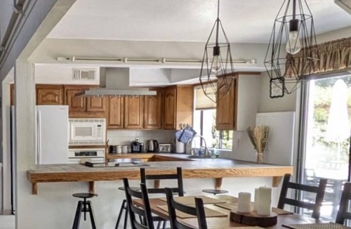 Oakhurst House | Family Friendly Retreat 30 min to Yosemite Hot Tub + Fire Pit Pets Welcome