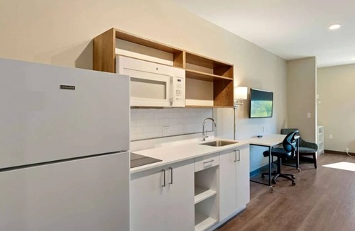Sparks Hotel | Family-Friendly Suite Near Shopping & Dining Options