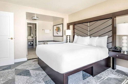 Las Vegas Resort | Family-Friendly Vegas: Luxury 3-Bedroom Retreat Near the Strip - The Boulevard