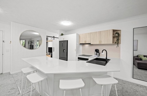Mermaid Beach Apartment | Family Fun Chic & Central