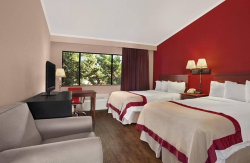 Torrance Hotel | Family Getaway! Three Awesome Units, Pool, Hot Tub, Close to Attractions