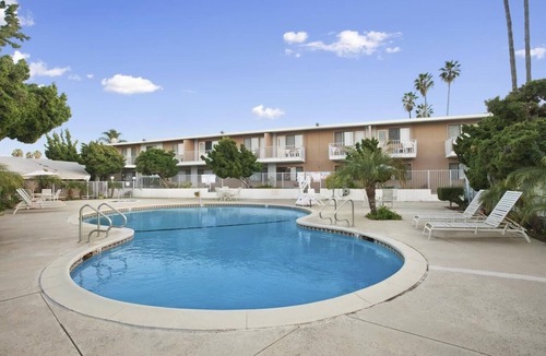 Torrance Hotel | Family Getaway! Three Awesome Units, Pool, Hot Tub, Close to Attractions