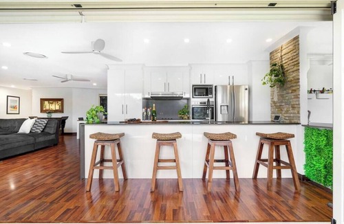 Robina House | Family Holiday Retreat 4 bed Pool 5 mins to beach