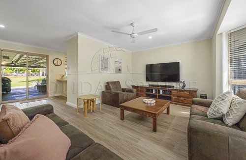 Oxenford Apartment | Family Home with Pool Close to Theme Parks