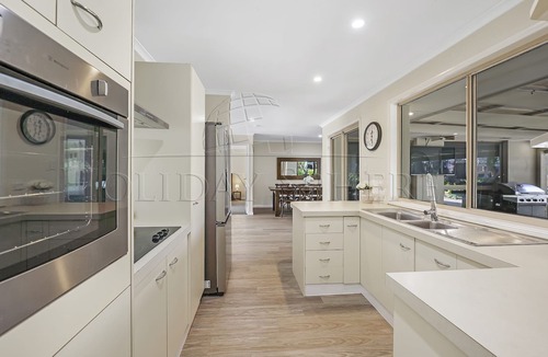 Oxenford Apartment | Family Home with Pool Close to Theme Parks