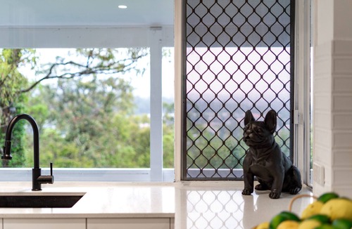 Parkwood House | Family House with Private Pool - Q Stay