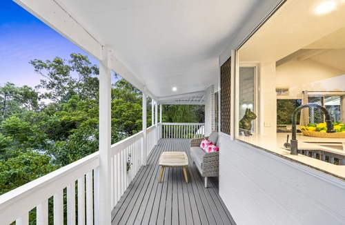 Parkwood House | Family House with Private Pool - Q Stay