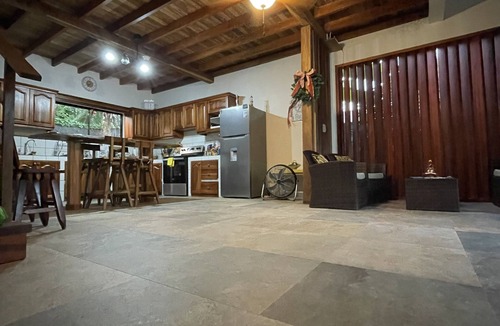 Puerto Viejo de Talamanca House | Family-Sized - 5 Minute Walking Distance - Puerto Viejo Downtown