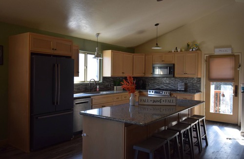 Arroyo Grande House | Family Vacation Home- 10 Min From Beach with RV option + Tesla Charger
