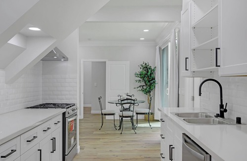 The Flats Apartment | Fantastic Beverly Hills Guesthouse with Yard