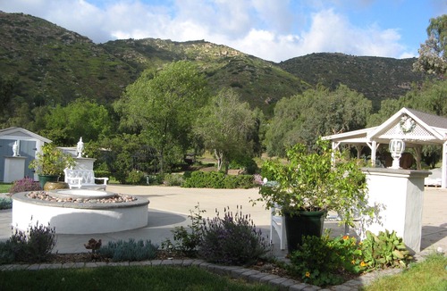 El Cajon Apartment | Farmhouse cottage Retreat with Mountain View’s.
