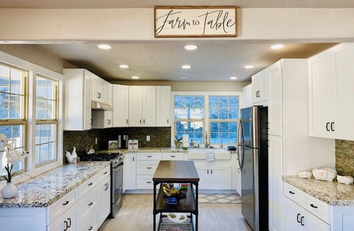 Lompoc House | Farmstay in Peaceful Canyon