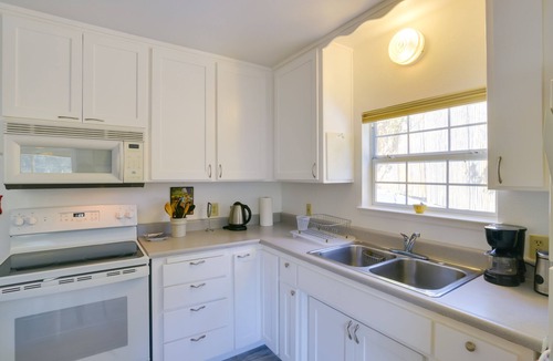 Oroville Cottage | Fenced Yard & Grill: Orville Cottage Near Trails!