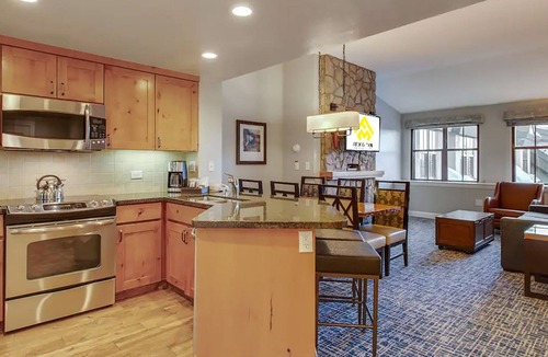 Lakeside Park Resort | 𝐅𝐢𝐧𝐝𝐢𝐧𝐠 𝐌𝐞𝐢𝐥𝐢’𝐬 LUXE Ski-In/Out Timber Lodge Resort+Amenities