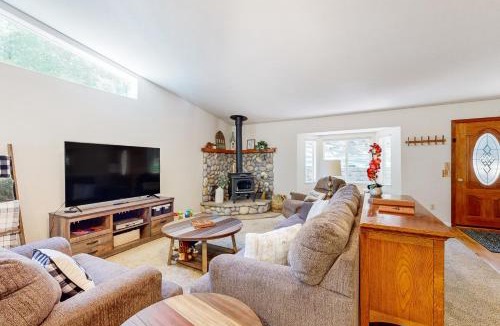 Arnold House | Fire Pit, Near Lake: 'Evergreen Escape' in Arnold