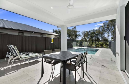 Banksia Beach House | Fishers' Tee Time Home