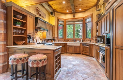 Tahoe Pines House | Fleur Du Lac 21 By Tahoe Getaways - Lakefront Monthly Rental with Pool, Tennis, Gym, Boat Slip