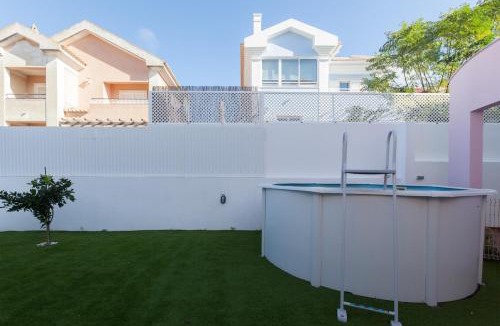 Charneca de Caparica e Sobreda House | FLH Caparica Town House with Pool