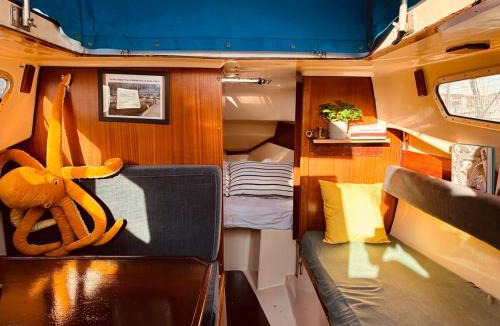 Lisbon Boat Rental | Floating Nights with Janaina
