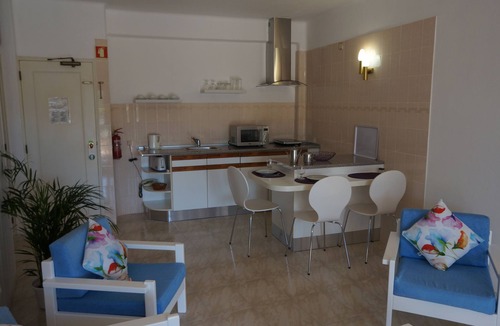 Vale de Parra Apartment | Flor do Vale - Self catering ONE Bedroom direct acess to garden and pool
