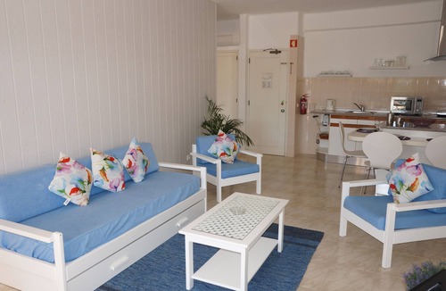 Vale de Parra Apartment | Flor do Vale - Self catering ONE Bedroom direct acess to garden and pool