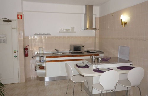 Vale de Parra Apartment | Flor do Vale - Self catering ONE Bedroom direct acess to garden and pool