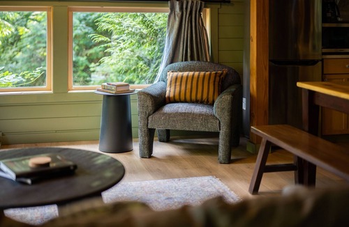 Ucluelet Cabin | Florencia Bay I Elegant Rustic I Hot Tub I Fireplace