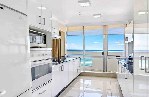 Surfers Paradise Apartment | Focus Apartments Large 3 Bedroom Beachfront Apartment
