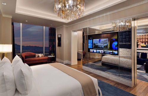 Las Vegas Strip Resort | Fontainebleau Las Vegas, MICHELIN Key Award Hotel