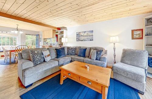 Cleone House | Fort Bragg Cottage - Walk to the Beach & Bluffs