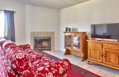 Woodlands House | Four Little Bears w/ AC, 15 mins. to lake, ski resort, & the village