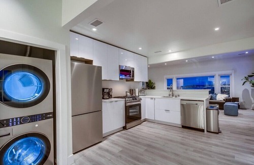 Middletown House | Free Beach Gear | Games, Hot Tub & Harbor Views