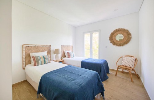 Setubal Apartment | Fresh & Sunny, 5 min walk to Beach, by TimeCooler