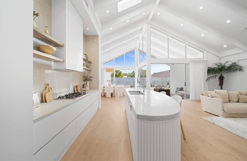 Banksia Beach House | Freshwater Retreat - Banksia Beach Luxe Living