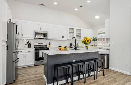 Fresno House | Fresno House , Pool , BBQ , Firepit , Garage , 3BD/2BTH