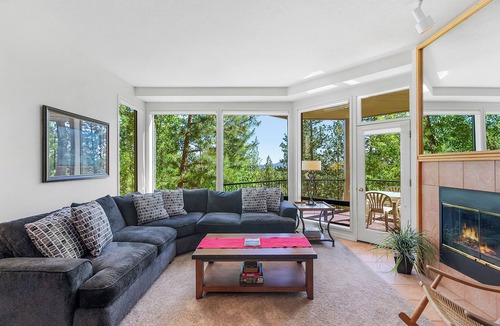 Century West Apartment | Frosty Summit Condo at Mount Bachelor